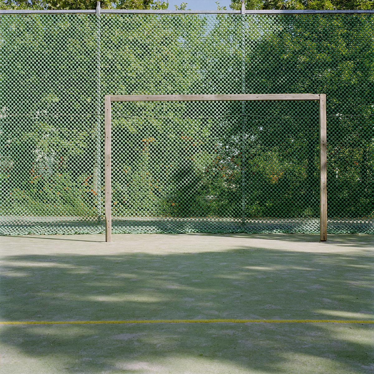 Sportplatz in Friedhofsnähe