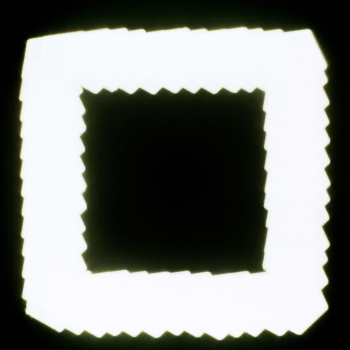 Weißes Quadrat auf schwarzem Grund